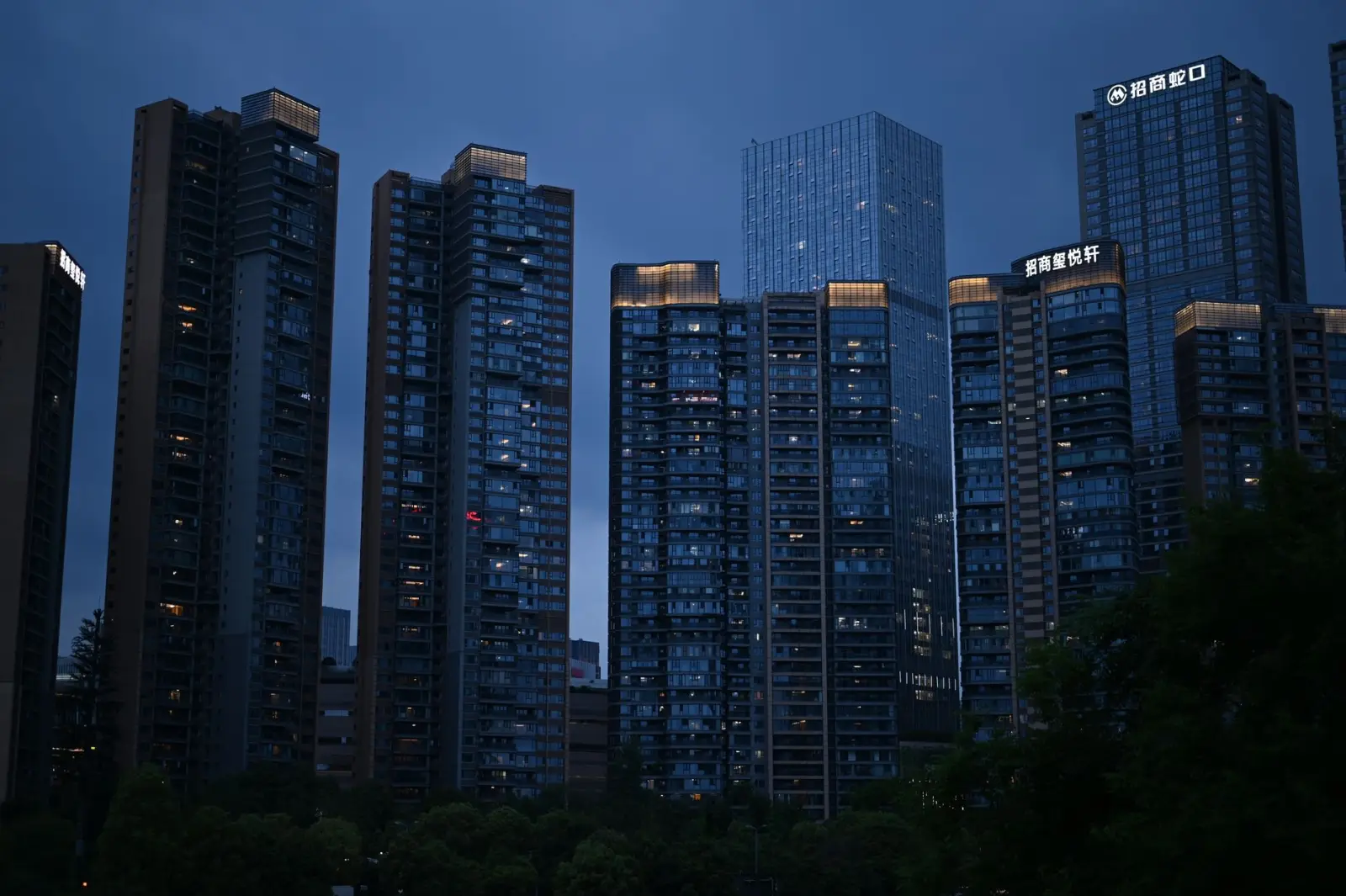 二手车质保方案对比:原厂延保与第三方服务的差异分析